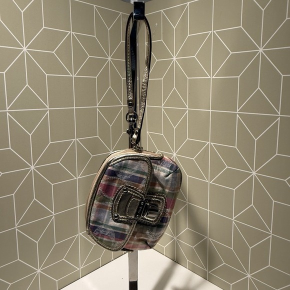 Coach Pop Mad‎ Push Lock Wristlet - Picture 1 of 11
